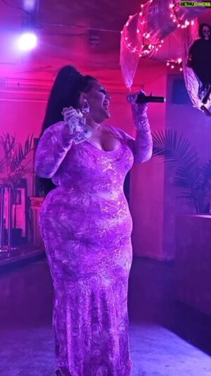 Ada Vox Instagram - Singing just makes me so happy, y’all 🥹 I’m so glad that through the healing it offers me, that I’m able to heal some of you in return 🎙️🎶
#adavox #thevoiceofdrag #vocals #singing #ettajames #queenoftheuniverse #rpdr #vocalist