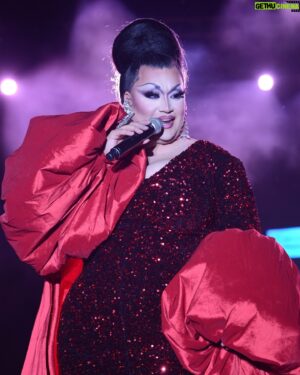 Ada Vox Instagram - The mug is mugging ✨💅🏼
Loving these shots from Milwaukee Pride 🎙️🎶
#drag #adavox #makeup #mkepride #qotu #beauty #rpdr #dragrace