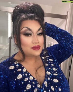 Ada Vox Instagram - After gig ✨📸 
It was a sweaty & humid outdoor show, but the makeup stayed intact 💅🏼