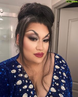 Ada Vox Instagram - After gig ✨📸 
It was a sweaty & humid outdoor show, but the makeup stayed intact 💅🏼