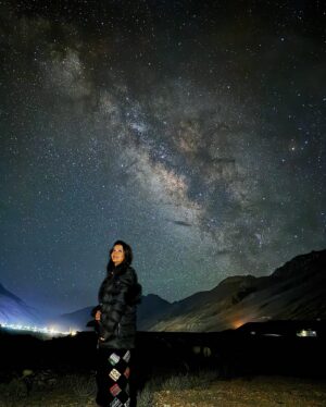 Adaa Khan Instagram - Milky Way vibes and cosmic nights 🚀🌠
“SPITI you are Magical”
.
.

Thank you @arceducators for this beautiful experience ♥️🔭
#stargazing #spitivalley #travelphotography #adaakhan #bucketlist #travelholic #iphone15