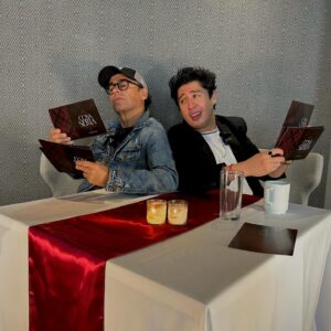 Adal Ramones Instagram - Nuestro episodio de hoy será otro rollo, gracias @adalramones por compartir tu sabiduría con nosotros. 🥂
No se lo pierdan, hoy 12:00 hrs en mi canal de YT. 

Agradecimiento especial a @nhcollection.ame por tan lindo espacio ❤️