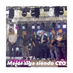 Adal Ramones Instagram - Los asistentes pidieron el mítico Oh, oh digo yo de #otrorollo (siempre pasa eso 😂) Y nuestro querido CEO De Mercedes-Benz Autobuses lo intentó ayer en el GRAN EVENTO de reconocimientos de la Planta García, en Nuevo León, México 

Gracias a todos por sus cálidas atenciones y por hacerme parte de este gran festejo #30añossoñandojuntos 

PD. Querido Alexandre Nogueira, sigue practicando para el siguiente año! 👏🏻👏🏻👏🏻👏🏻👏🏻2025 ✅😎