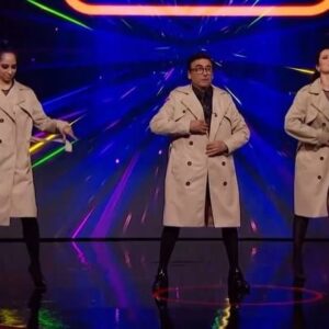 Adal Ramones Instagram - Qué elegancia de Francia, pero sobre todo qué pasos tan legales acaba de hacer @adalramones 🔝😎

¿Quién adivinará la canción que bailó? 🤭

¡Sigue con nosotros en #JuegoDeVoces por #LasEstrellas! ✨🎙️