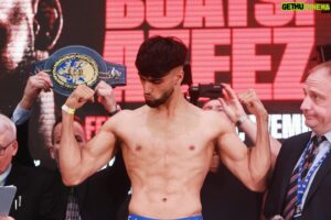 Adam Azim Instagram - All weighed in, Allhumdillah feeling strong 💪 It’s my time….. 😡

-

-

-

#inshallah #adamazim