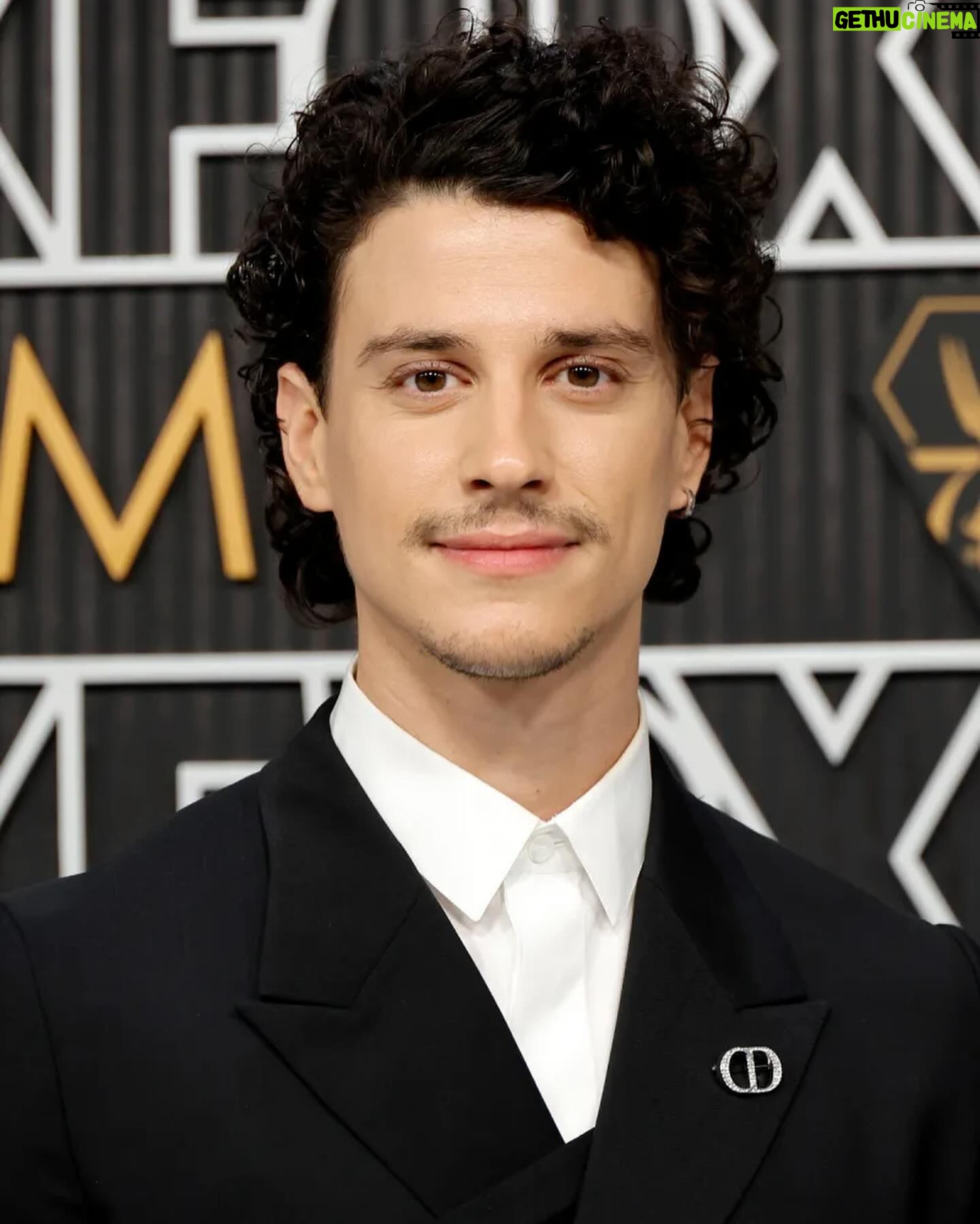 Adam DiMarco - 3 Likes - what a fun night thank u mike white 🌊🫡🪷
fit @dior @mrkimjones
styling @mrmontyjackson
hair @hairbycandicebirns
jewelry @cartier
