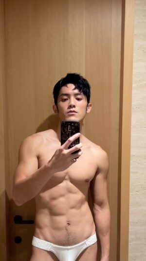 Adam Lin Instagram - 新書絕版倒數抽獎！
宣傳期最後一次抽獎！

頭獎是我拍《秘密嗑》時穿的這件內褲和《秘密嗑》一本、自拍拍立得1張、寫真小卡3張、海報2張。（IG和FB共抽出一位）

另外還有二獎！
二獎《秘密嗑》一本、自拍拍立得1張、寫真小卡3張、海報2張。（FB IG合計抽出四名）

抽獎方式:留言標記一位朋友，並隨性留點文字，可以重複留言，但不能標記同一位，頭獎FB IG合計抽出一名！二獎FB IG合計抽出四名！

活動到4月25號12:00前截止

#秘密嗑