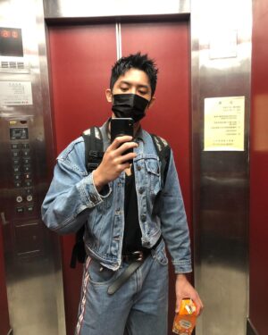 Adam Lin Instagram - 那些為了新書東奔西跑的日子🤳

秘密嗑預購倒數9天～期間結束後就沒辦法在其他通路買到了！

#秘密嗑
