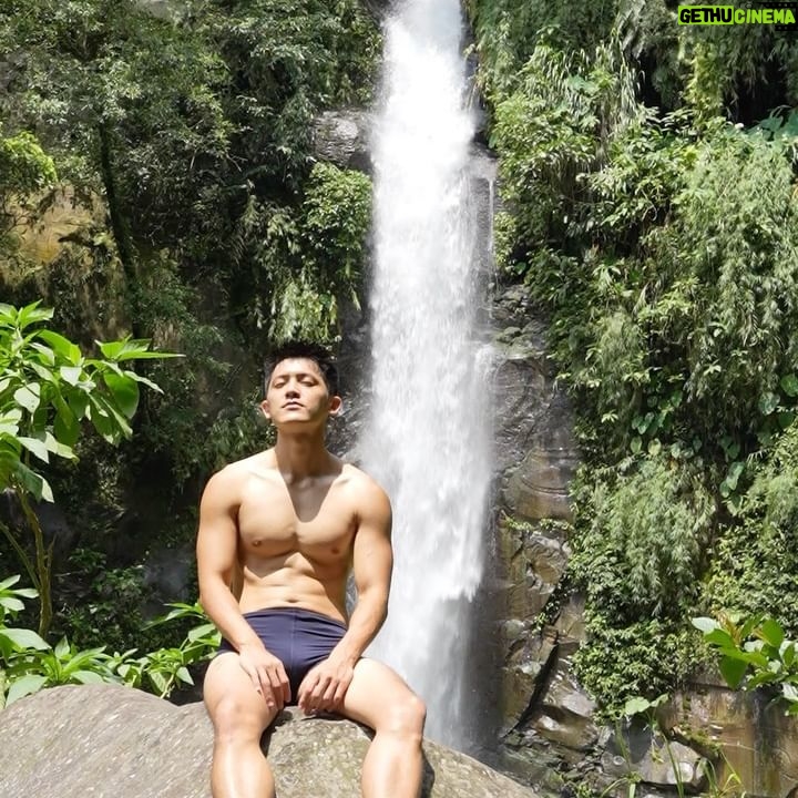 Adam Lin - 8.1K Likes - 鳳凰瀑布!
離我嘉義老家最近的秘境!
在瀑布入口需先步行20分鐘的下坡石階,之前探索時因雨季加上青苔,非常溼滑難走~但看到瀑布後真的是值得!非常震撼~
新書《秘密嗑》預購倒數15天,期間結束後就絕版啦!沒辦法在其他通路買到!在首頁或限動有連結!
#秘密嗑