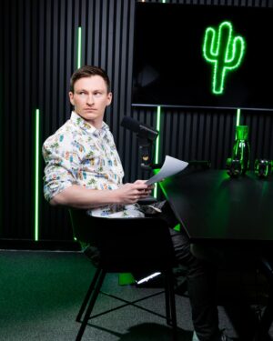 Adam Mišík Instagram - 1) Společné popochcání
2) Kontrola Urinu
3) POCHCAL - THE ORIGIN STORY
4) Prostě @adammisik 
5) Checkuju únikové východy

Nový TALK s Adamem na YT 🔥 link v biu
