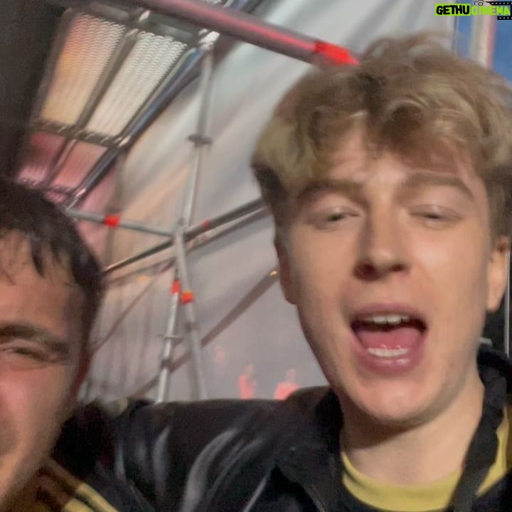 Adam Mišík - 8.3K Likes - Včera byla ještě jedna oslavička na kterou se taky jentak nezapomene 🙈 Tak jsme první no a coooo
💙💛❤️ 🏆🏆