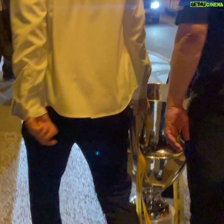 Adam Mišík - 8.3K Likes - Včera byla ještě jedna oslavička na kterou se taky jentak nezapomene 🙈 Tak jsme první no a coooo
💙💛❤️ 🏆🏆