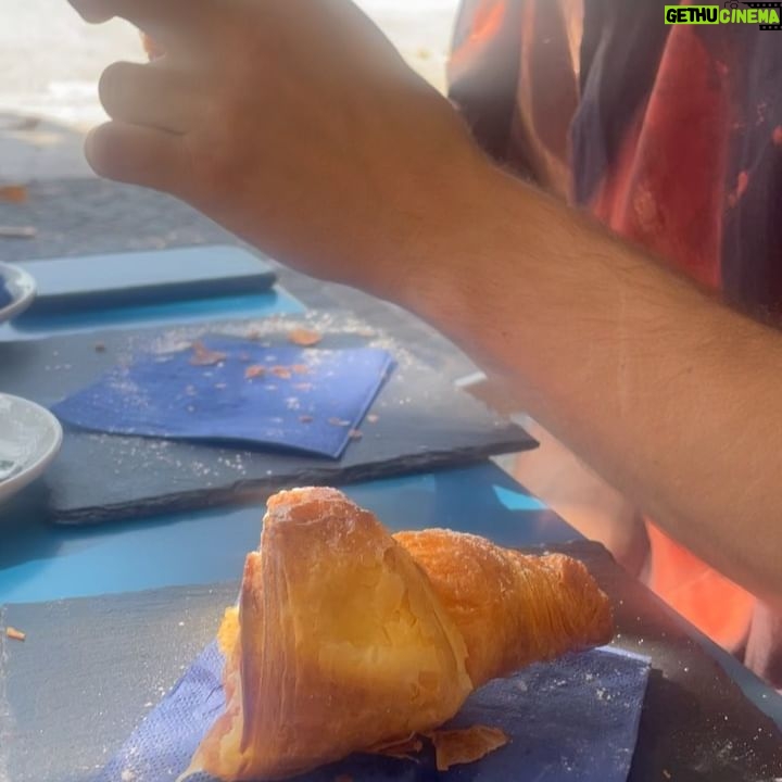 Adam Mišík - 6.8K Likes - 🇮🇹 Italy Dump 🍝
1) Backstreet boys
2) Arrabbiata by me 👨🏼🍳
3) kýč
4) vaření summer hits
5) Šípková Růženka
6) Views
7) carb overdose
8) Lunetic