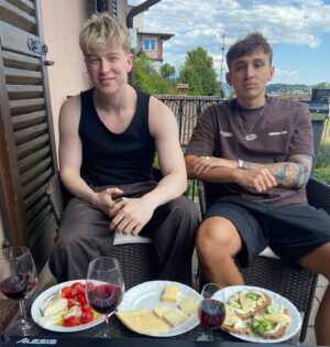 Adam Mišík Instagram - 🇮🇹 Italy Dump 🍝 
1) Backstreet boys
2) Arrabbiata by me 👨🏼‍🍳
3) kýč 
4) vaření summer hits 
5) Šípková Růženka 
6) Views 
7) carb overdose 
8) Lunetic