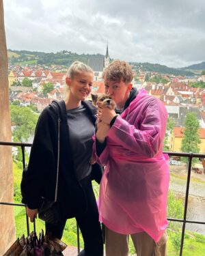 Adam Mišík Instagram - Tý pláštěnky si nevšímejte 😂❤️