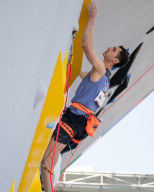 Adam Ondra Instagram - Safely through qualification 👊 into the semis here in Shanghai 🇨🇳 Definitely felt some pressure today in lead, and I controlled everything way too much, which resulted in an earlier fall than I expected, but tomorrow it is another day and another round 🤜🤛

Check out the interim results 👉 the link is in BIO or in stories.

CZ: 

Celkem bezpečný postup 👊 z kvalifikace do semifinále v rámci olympijské kvalifikace v Šanghaji 🇨🇳 Rozhodně jsem dnes cítil nějaký tlak během lezení s lanem a vše jsem až příliš kontroloval, což mělo za následek dřívější pád, než jsem čekal, ale zítra je další den a další kolo 🤜🤛

Podívejte se na průběžné výsledky 👉 odkaz je v BIO profilu nebo ve stories. 

📸 Photos by @kazushigenakajima / @ifsclimbing 

#sportclimbing 
@olympcsmv @horosvaz.cz