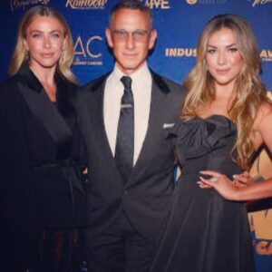 Adam Shankman Instagram - Celebrating the life of our beloved Stephen “Twitch” Boss with @allisonholker, @juleshough and the first recipient of the scholarship in Twitch’s name, @thetreyrich, at the #industrydanceawards last night. 
Thank you Alli for being so kind and perfect and strong, and for asking me to make the presentation for this wonderful new scholarship in your sweet husband’s name. I was deeply honored.