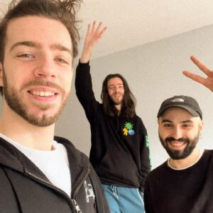 Adamo Marinacci Instagram - Tellement d’amour pour COFFEE! 💛

En seulement quelques jours, COFFEE a créé beaucoup de mouvement. Notamment avec:
✔️ Son entrée à Rouge FM ❤️
✔️ Près de 10000 écoutes sur Spotify! 📈
✔️ Son entrée dans LA plus grosse playlist Spotify de reggae français: Reggae Nation ☀️
✔️ Son entrée dans la playlist Spotify: Nouveautés francophones 🤩
✔️ Son entrée dans la playlist Apple: Nouveau franco 🤙
✔️ Son entrée dans la playlist Apple: Tout nouveau: Hip-hop québécois 🤜🤛
✔️ Son entrée dans la playlist Amazon Music: Nouveautés 🤘
✔️ Son entrée sur les ondes de TikiManRadio à Key West (Floride) 🌴

Merci infiniment à tous.tes pour tout cet amour! Il nous touche droit au coeur! 💛

Merci aussi à toute l’incroyable équipe:
@lourslabeltournees 
@natcorbeil 
@believemusiccanada