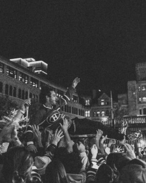 Adamo Marinacci Instagram - 💫 Montréal vous êtes incroyable! 💫

Merci aux @canadiensmtl d’avoir pensé à nous pour le show d’après match Samedi dernier au @centrebell !!! 

J’ai perdu mes clés pendant le bodysurf mais ça aura valut la peine 😂 

Shout out à mon boy @jd.vii d’avoir capturé les moments "clés" 🙋🏻‍♂️😝 

@lesgrosbig @j7.grosbig @dsl.ap3 @lemindmusic @molsonexportca 

#show #hiphop #rapqueb #canadiensmtl #montrealcanadiens #montréal #nightlife