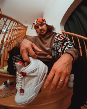 Adamo Marinacci Instagram - Félicitations à @raphaelle.gagnon_ 👟👟👟👟🌟🌟🌟🌟🌟🌟🌟🌟🌟🌟🌟🌟

GIVEAWAY 500$ CRÉDIT EN MAGASIN / STORE OPENING 🚨

Hypestock déménage au centre commercial Les Rivières. 

La boutique se trouve au 👇🏼👇🏼👇🏼
4225 Bd des Forges, Trois-Rivières, QC G8Y 1W2

Pour participer, vous devez suivre les étapes suivantes : 
1. S’abonner au compte de @hypestock.ca et de @adamo.grosbig
2. Mentionne 3 de vos amis passionnés de sneakers (entrées illimitées)
3. Like cette publication
4. Repost en story et nous identifier 

@hypestock.ca vendra des sneakers, streetwear ainsi que du vintage 

⛔️IMPORTANT⛔️

FAITES ATTENTION AU SCAMS, un seul compte vous contactera et NOUS NE DEMANDERONS AUCUNE INFORMATION NI DERNIÈRE ÉTAPE POUR RECEVOIR VOTRE PRIX❗️❗️❗️

#shoes #giveaway #concours #bonnechance #goodluck #free #nike #essentials #jordan #newbalance #grosbig