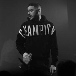 Adamo Marinacci Instagram - On dirait Drake blanc. .
CHAMPION PAPI 😏😆
.
@champagnepapi . 📸 @_jaysimon 👕 @lajetsociety