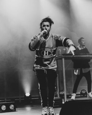 Adamo Marinacci Instagram - 💫 Montréal vous êtes incroyable! 💫

Merci aux @canadiensmtl d’avoir pensé à nous pour le show d’après match Samedi dernier au @centrebell !!! 

J’ai perdu mes clés pendant le bodysurf mais ça aura valut la peine 😂 

Shout out à mon boy @jd.vii d’avoir capturé les moments "clés" 🙋🏻‍♂️😝 

@lesgrosbig @j7.grosbig @dsl.ap3 @lemindmusic @molsonexportca 

#show #hiphop #rapqueb #canadiensmtl #montrealcanadiens #montréal #nightlife