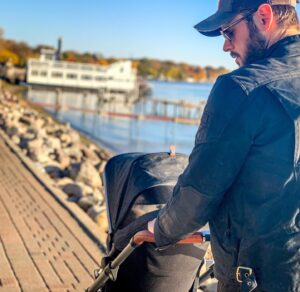 Adan Canto Instagram - El otoño vi llegar, al mar oí cantar...

@silvercrossus 
@silvercrossuk