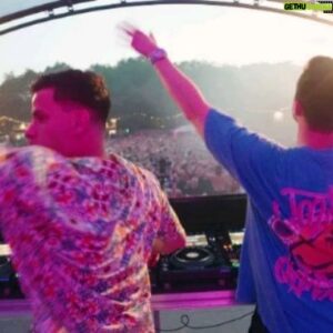 Adaro Instagram - 𝗖𝗛𝗢𝗢𝗦𝗘 𝗬𝗢𝗨𝗥 𝗙𝗔𝗩 𝗧𝗥𝗔𝗖𝗞 💥 insane b2b with my buddy @invectornl 🤯 and a big shout-out to @officialdecibeloutdoor for a legendary 20th edition 🔥 #decibel #decibeloutdoor #adaro #hardstyle