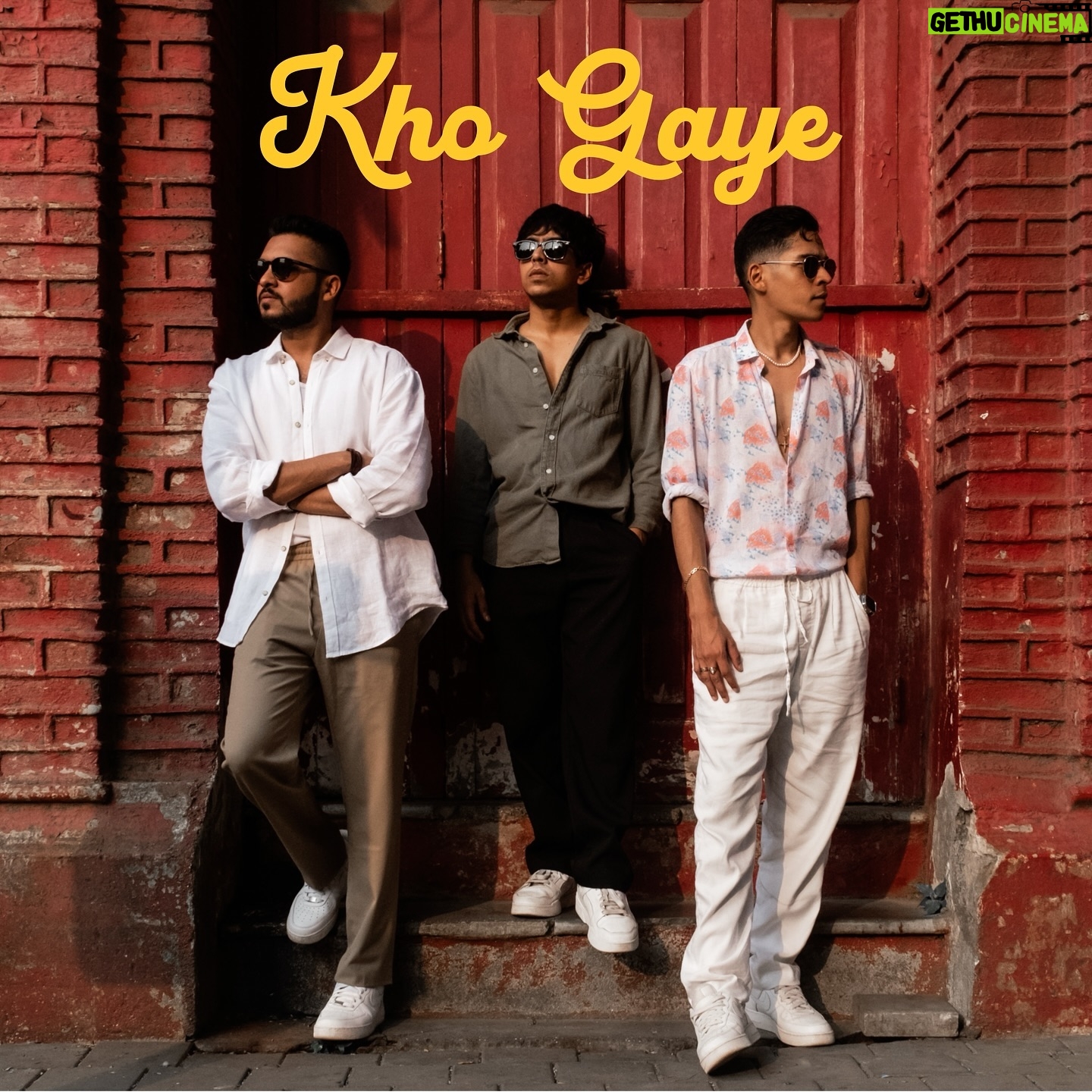 Adarsh Gourav - 17.9K Likes - Our very first Hindi single ‘Kho Gaye’ is now yours, streaming everywhere :)
Composed by RUUH, Adarsh Gourav, JOH
Vocals - Adarsh Gourav, RUUH
Produced by RUUH, JOH
Lyrics - @smritibhoker
Guitars - @chaituontheroll
Mixed and master by @prathmeshdudhane at @bombay_live_studios
Album art - @dcostajonathan , @stefanievivienne
Management - @rebellionmanagement
Thank you @talwar_bobby @trentolocist
#khogaye #newmusic #adarshgourav #ruuh #joh #acoustic