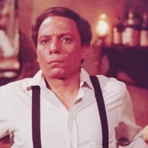 Adel Emam Instagram - انا كانوا بيدلعوني وانا صغير بيقولولي يارزل 🎬 #الزعيم #عادل_امام #خمسه_باب