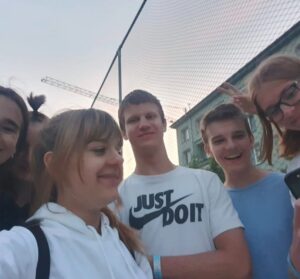 Adéla Heftyová Instagram - dvor 2023 🎉🩷 #gjh