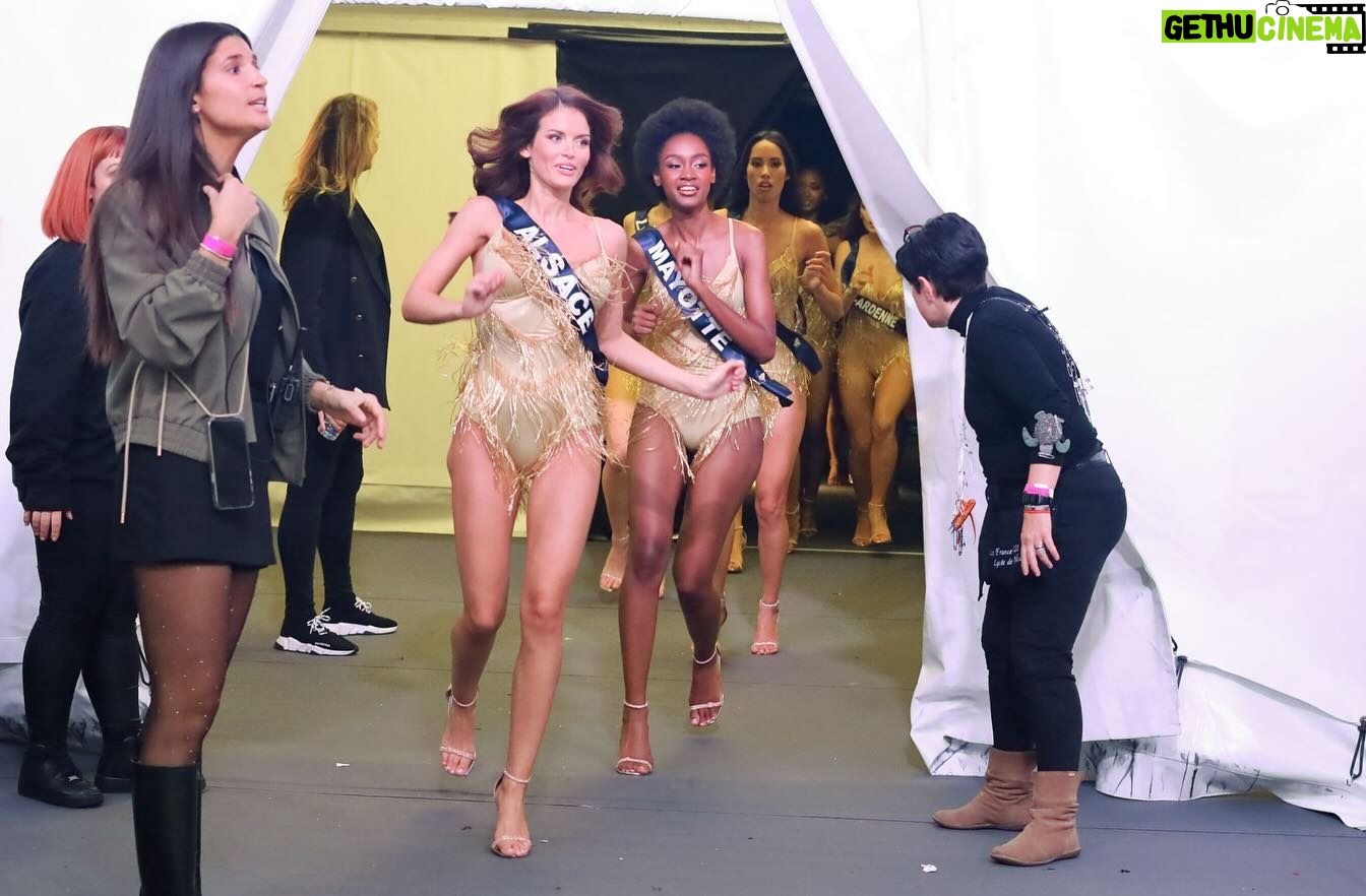 Adeline Vetter - 3.1K Likes - Méli-mélo de souvenirs ⭐️
De mon départ sur scène à mon retour en coulisse après l’annonce du top 15, je peux revivre à travers chacune de ces photos les émotions que j’ai ressenti ce soir là.
Appréhension, excitation, mais surtout: FIERTÉ 🙏🏼
Crédits photos:
@marieetchegoyen
@sipa.press
@alexb_sarmiento