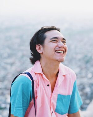 Adipati Dolken Instagram - Ini cara gw meluangkan waktu 1 menit buat #IndonesiaTanpaStres dengan menikmati alam dan bersyukur dengan apa yang udah gw capai sejauh ini.. @PermataBank
bisa liat tips simpel ngilangin stres di www.indonesiatanpastres.com
