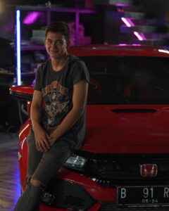Actor Adipati Dolken HD Instagram Photos and Wallpapers December 2021