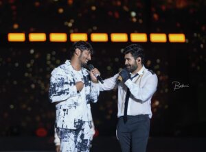 Aditya R K Instagram - Oh what energy he is 🫡🔥 @vijayantony sir❤️

Thankyou @noiseandgrains for having me onboard for one the best experiences ever ❤️ 
@karya2000 na @itisveer na love you both na 🫂🤍 #grateful 

Chennai Makkaley! The love you guys gave me for this was the best and I love you guys from the bottom of my heart 🤍⚡️

Amazing 📸
@bathri.ramachandar brother
