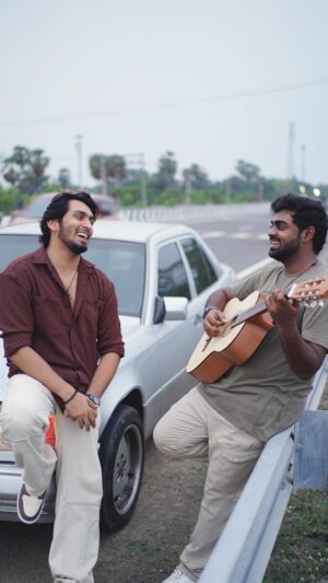 Aditya R K Instagram - Tag your Crush and let them know! 🐒

Guitar @jaison_mathew 
Video credits @vigneshkumar.rb 

Aval Ulaga Azhagiye @trishakrishnan 🥹♥️
What a song @jharrisjayaraj sir 🫡
Beautifully sung by @karthikmusicexp sir 🙌🏻

#adithyark #harrisjayaraj #trisha #nostalgia #tamil #coversong