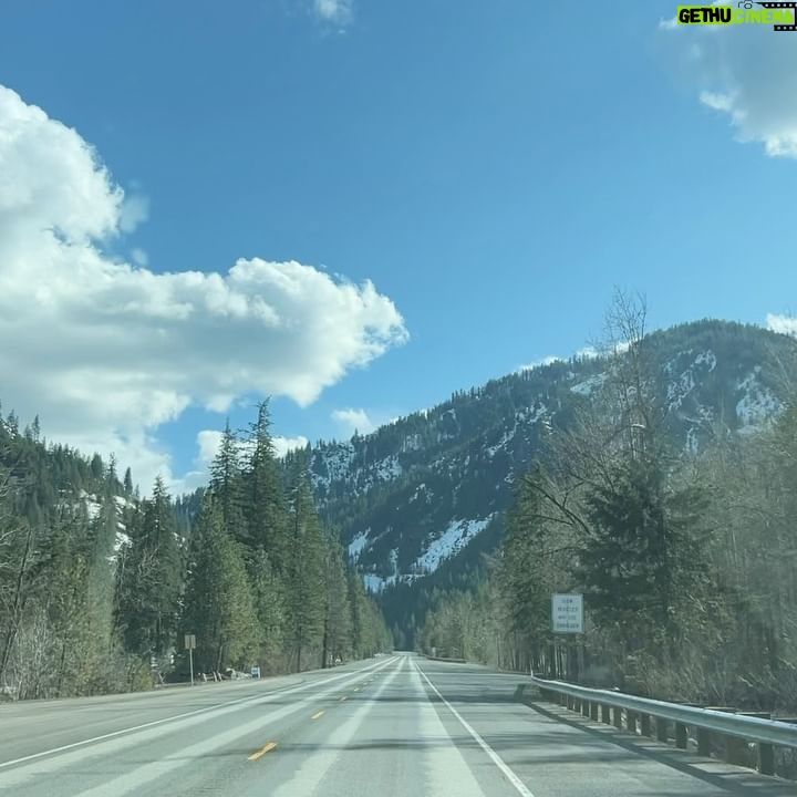 Aditya R K - 31.5K Likes - Snow Snow Snoww! ❄️🤍
So I’ve always dreamt of going for Country side drive in a place like this and this is how it went.