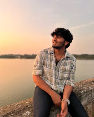 Aditya R K Instagram - Golden hour is my happy hour 🌅

#goldenhour #sunsets #adithyark #love