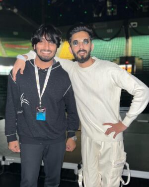 Aditya R K Instagram - Happy Birthday to my all time Favourite  @anirudhofficial na❤️🫂 
Captain cool! ⚡️
