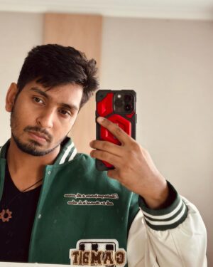 Aditya R K Instagram - Singapore! You were amaaaaaaazingggg! 🔥

A proper post after a long time. Supp guys? How are you all? 🐒

#singapore #live #music