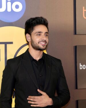 Adnan Khan Instagram - One of my proudest moments ever. Walked the red carpet at MAMI Film festival, WITH my one of my best mates @datt_mannish . From riding buses and trains going from audition to audition to sharing the red carpet with him!!! What a proud moment as a friend. And his film and his performance, both are super btw #dearlatika!! Make sure you catch it 

Styled by - @desai6343 
Photographed by - @_click_and_blink_ 
Repped by - @oceanmediapr