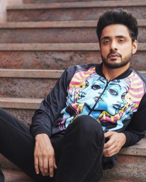 Adnan Khan Instagram - What a fun photoshoot with the boys. Considering I had only slept for a couple of hours, had half a mind to cancel. Glad I didn’t 😂😂😂. Photographer - @rk_fotografo
Styled by- @instylewithaditi
Jacket- @redesynofficial
Makeup & Hair - @makeoverbysejalthakkar 
Location - @sayagrandresortthane
Artist Reputation Management - @oceanmediapr  #adnan_a_khan #actor #mumbai #india #photoshoot #fun #thane #modelling