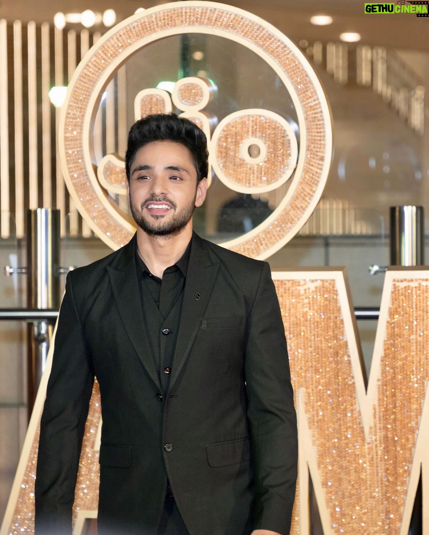 Adnan Khan - 30.6K Likes - One of my proudest moments ever. Walked the red carpet at MAMI Film festival, WITH my one of my best mates @datt_mannish . From riding buses and trains going from audition to audition to sharing the red carpet with him!!! What a proud moment as a friend. And his film and his performance, both are super btw #dearlatika!! Make sure you catch it
Styled by - @desai6343
Photographed by - @_click_and_blink_
Repped by - @oceanmediapr
