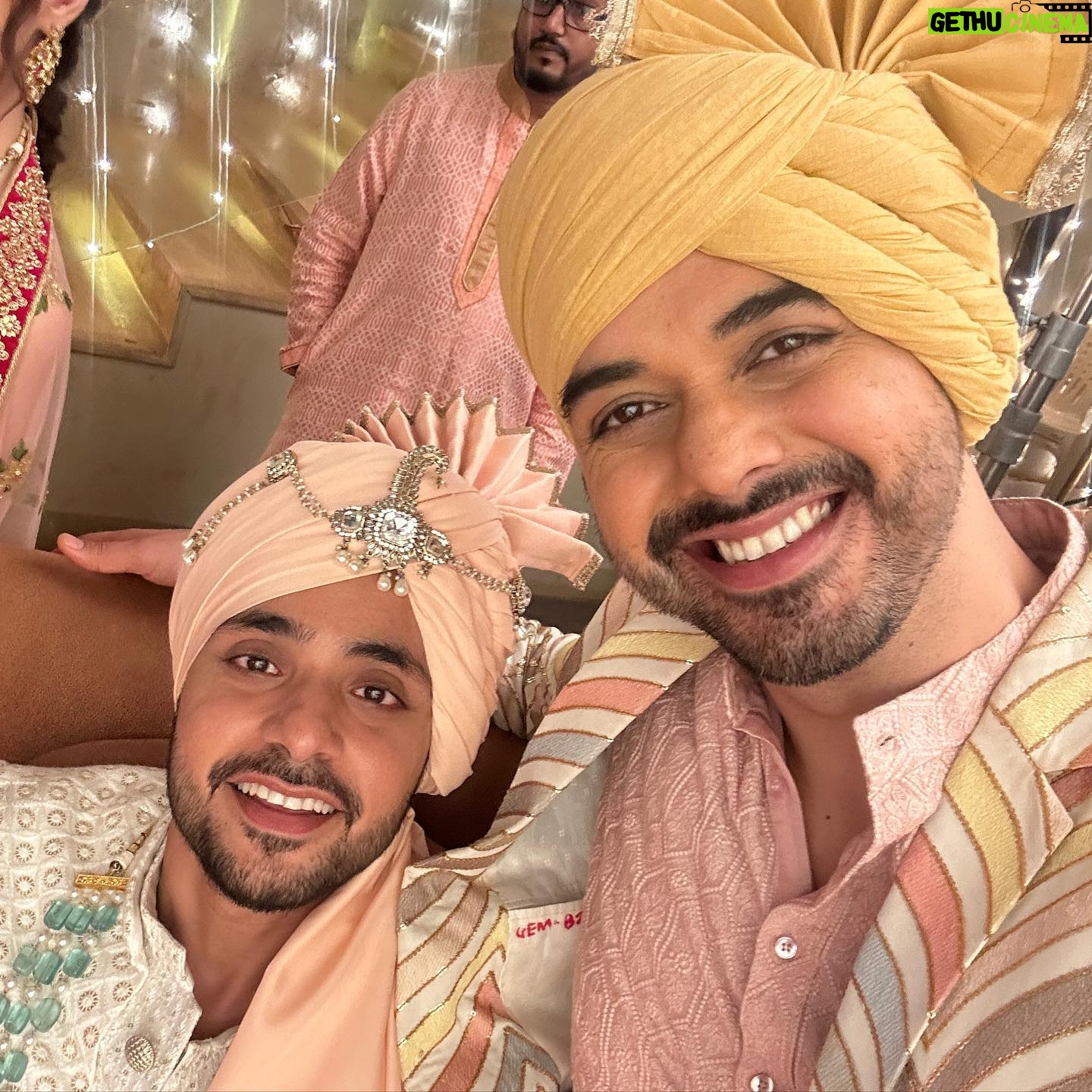 Adnan Khan - 25.2K Likes - For all of you who know Ehsan. You’ll should meet Samar @samar_vermani in terms of being a BRO. Ehsan ain’t got nothing on this dude. Happy birthday homie
#kathaankahee #adnan_a_khan #samarvarmani #bro #happybirthday #goodlad