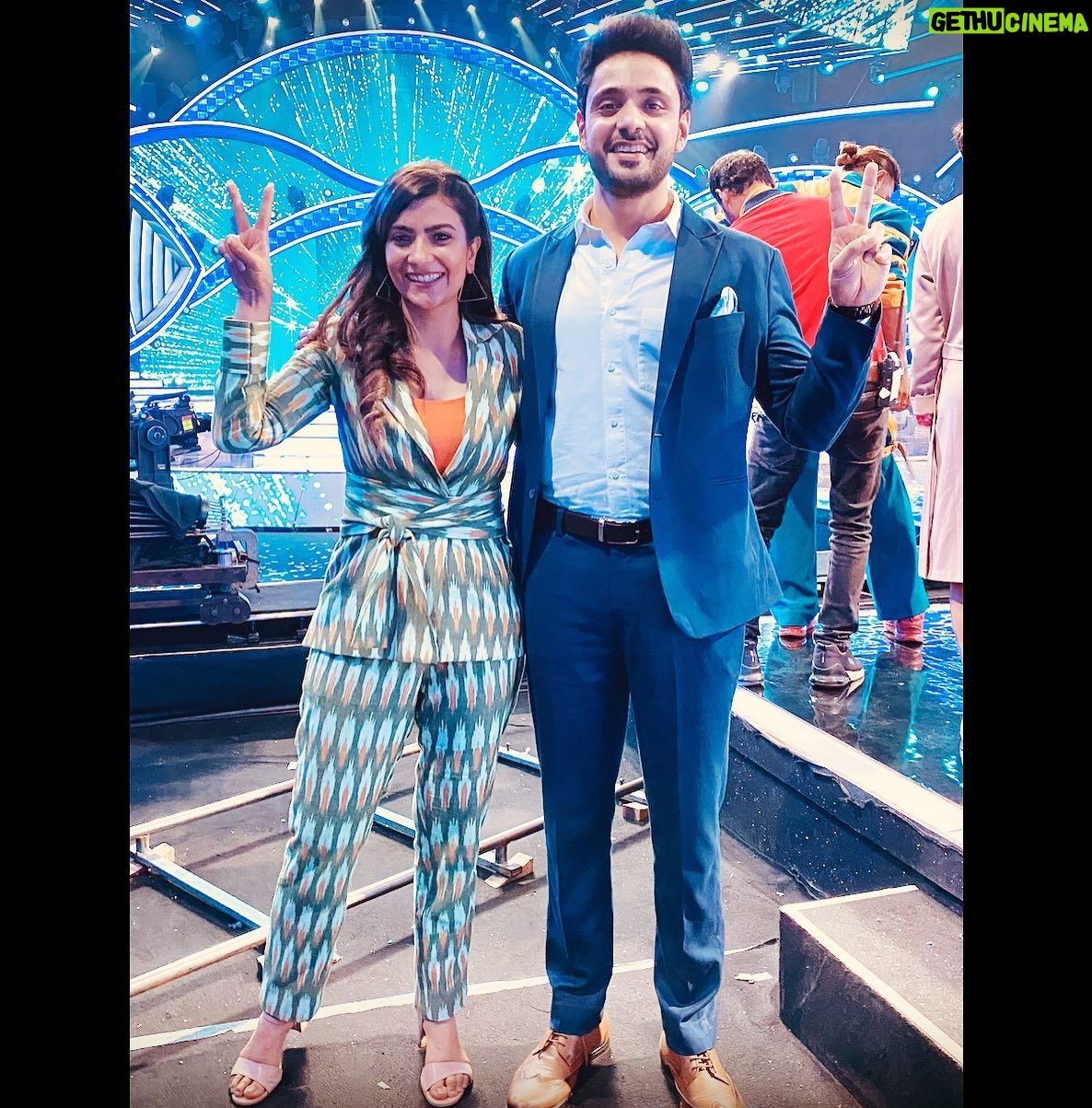 Adnan Khan - 39.9K Likes - Katha n Viaan love to dance 💃🕺
N What fun it was to be on d set of #indiasbestdancer @sonytvofficial
Hope you enjoyed it 😻
@official_sphereorigins
#liveyourbestlife 🌈
