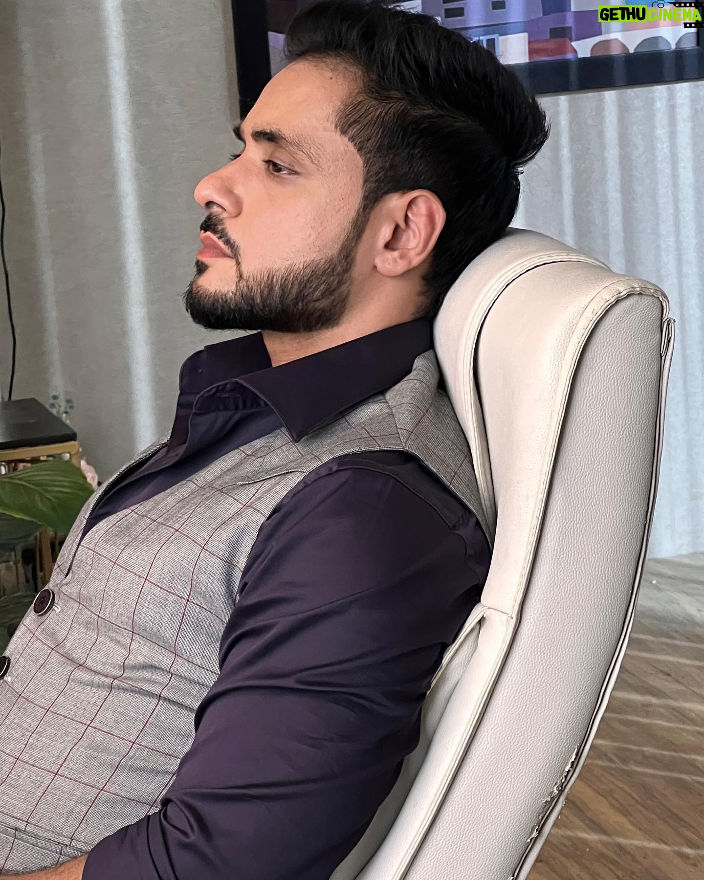 Adnan Khan - 25.5K Likes - One of the most complicated characters I’ve ever had the honour of exploring #adnan_a_khan #viaan #viaanraghuvanshi #actor #kathaankahee #sony #onset #mumbai