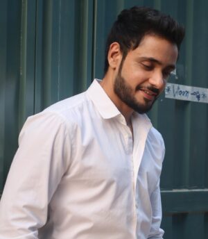 Adnan Khan Instagram - Content is ME.  Clicked by @veer_photography606__  #adnan_a_khan #adnankhan #actor #shooting #mumbai #onset #bts #content #happy #ichoosetheseatrandom #photographer #kathaankahee