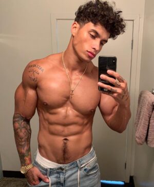Adrian Conrad Instagram - I want to randomly facetime one of my followers, who’s down?

#aesthetic #aesthetics #abs #bodybuilding #bodybuilder #cardio #drive #fit #fitness #fitfam #fitspo #gym #gains #goals #gymtime #gymmotivation #hardwork #motivation #workout