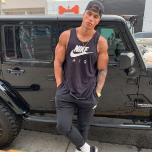 Adrian Conrad Instagram - “I’ll NEVER forget when I had nothing”🇬🇳🇬🇳 #aesthetic #aesthetics #abs #bodybuilding #bodybuilder #cardio #drive #fit #fitness #fitfam #fitspo #gym #gains #goals #gymtime #hardwork #motivation #gymmotivation #workout