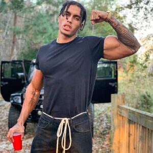 Adrian Conrad Instagram - Wheres your heart? Wheres your soul at?😤🇬🇳

#aesthetic #aesthetics #abs #bodybuilding #bodybuilder #cardio #drive #fit #fitfam #fitspo #gym #gains #goals #gymmotivation #hardwork #motivation #workout